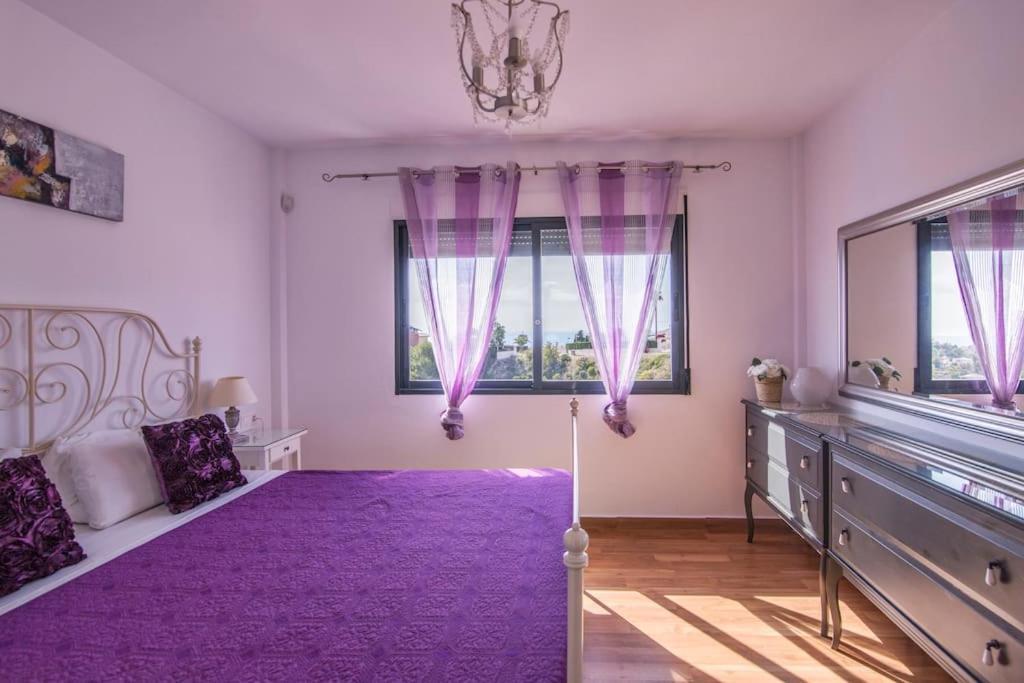 Villa Moderna Con Piscina إل كامبيلو المظهر الخارجي الصورة