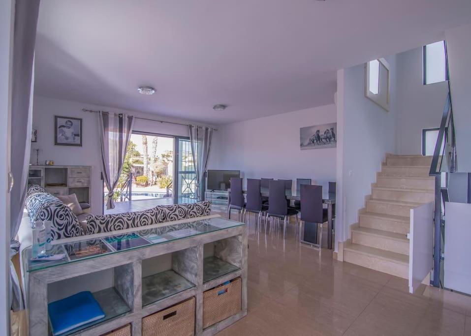 Villa Moderna Con Piscina إل كامبيلو المظهر الخارجي الصورة