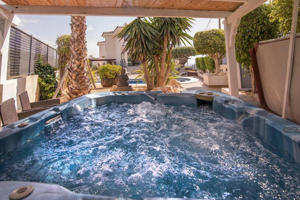 Villa Moderna Con Piscina إل كامبيلو المظهر الخارجي الصورة