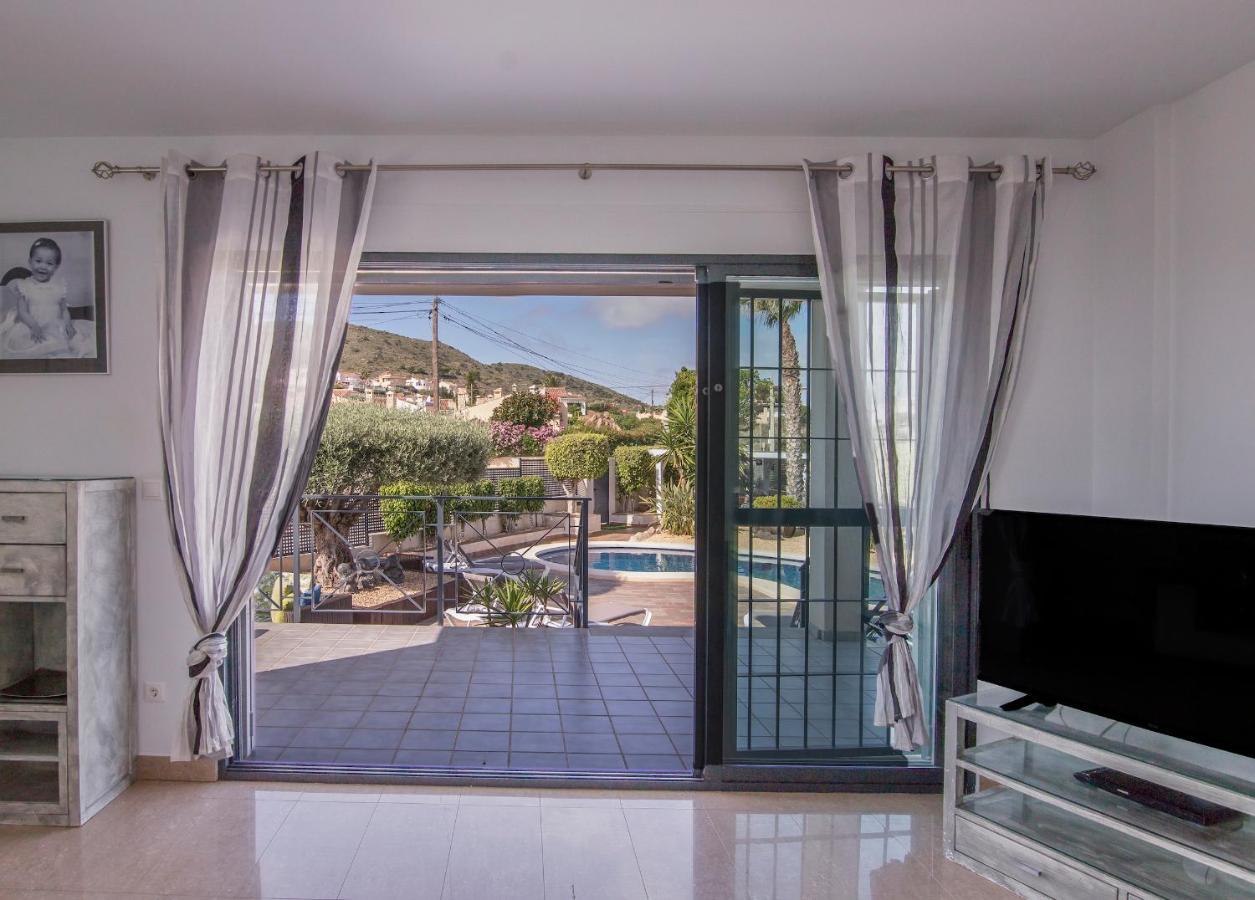 Villa Moderna Con Piscina إل كامبيلو المظهر الخارجي الصورة